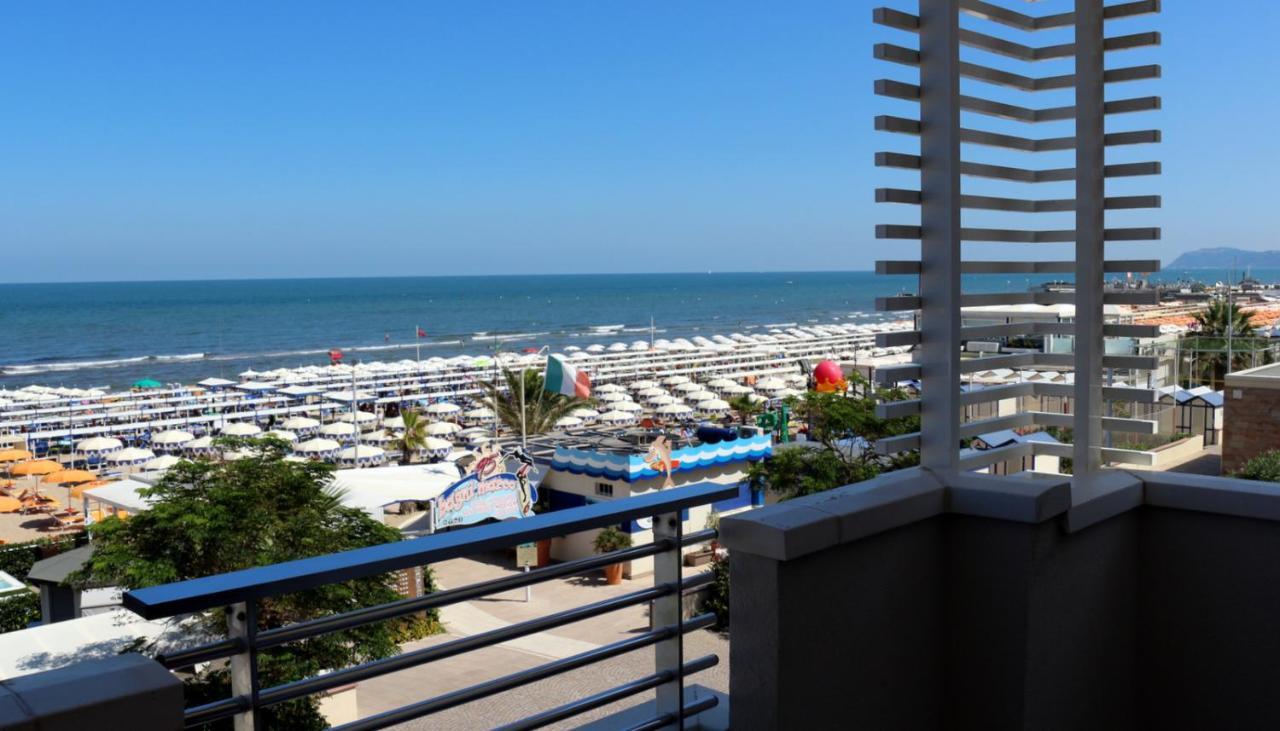 Hotel Record Riccione Exterior photo