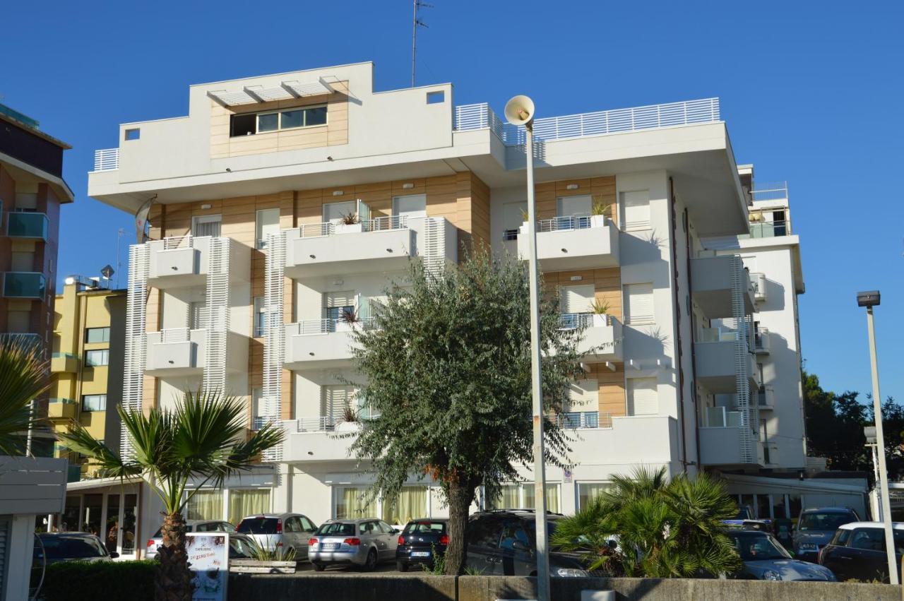 Hotel Record Riccione Exterior photo
