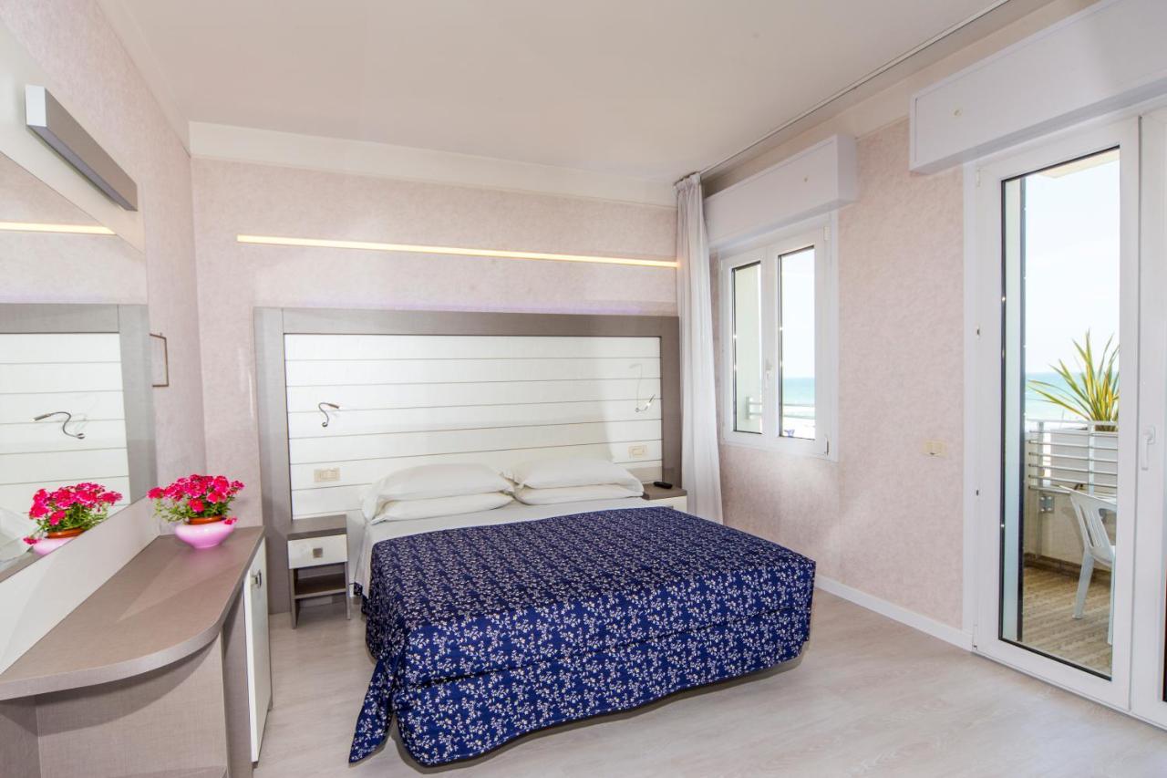 Hotel Record Riccione Exterior photo