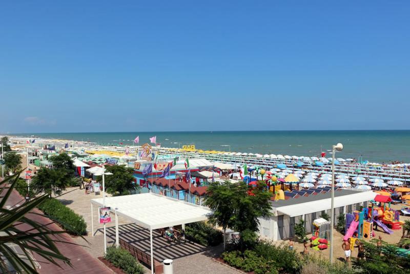 Hotel Record Riccione Exterior photo