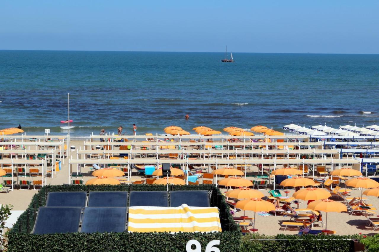 Hotel Record Riccione Exterior photo